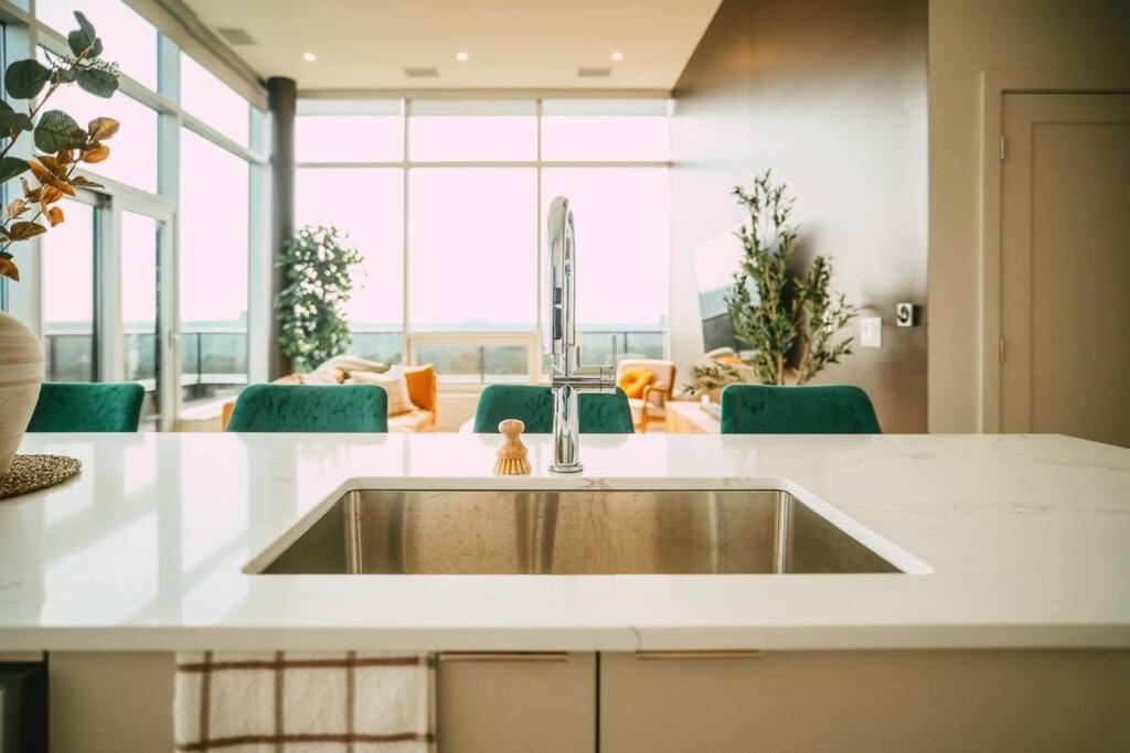 New - Luxury 2Br Penthouse Apt In Central Halifax Ngoại thất bức ảnh